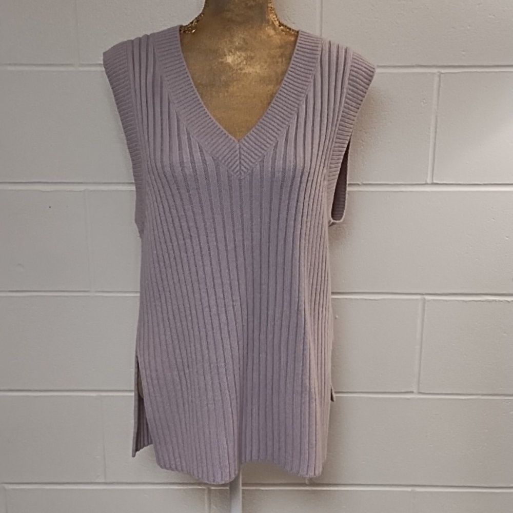 H&M Divided V-Neck Lavendar Over Sized Wide Ribbed Sweater Vest Side Slits